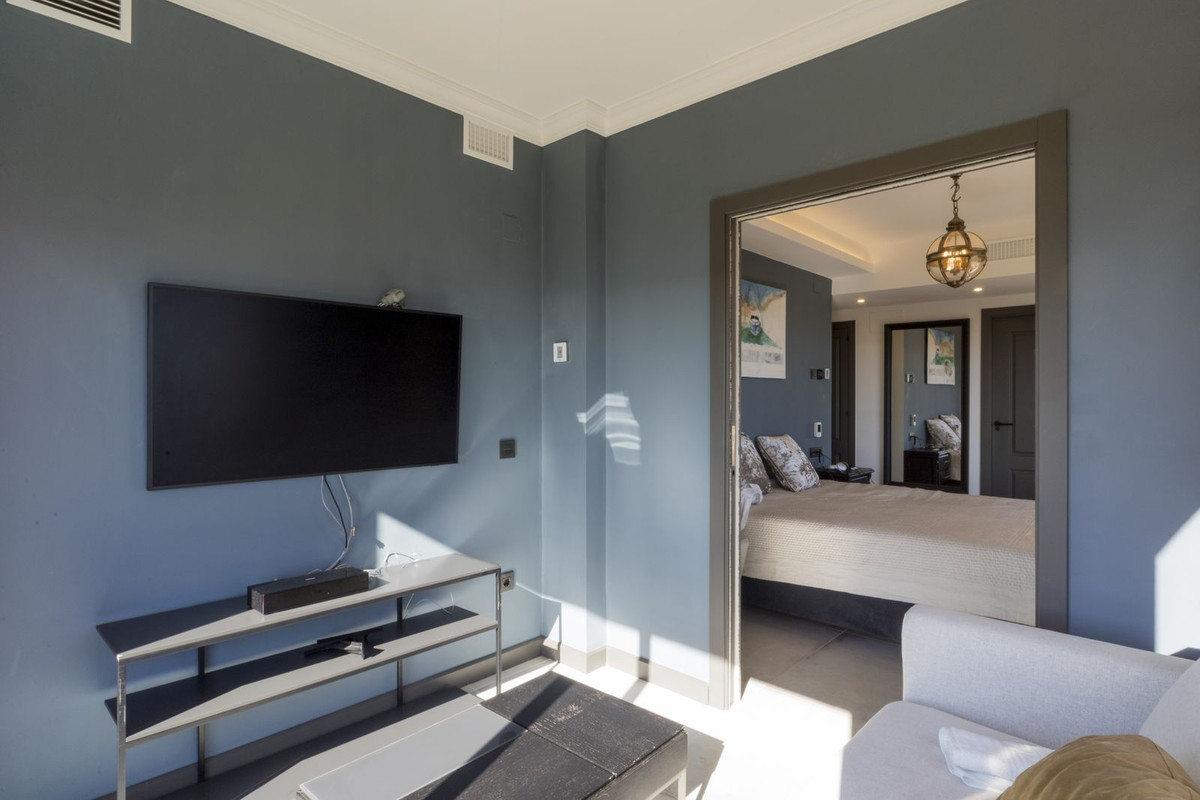 4 Bed Apartment for sale in Nueva Andalucía Costa Del Sol, Málaga, Spain