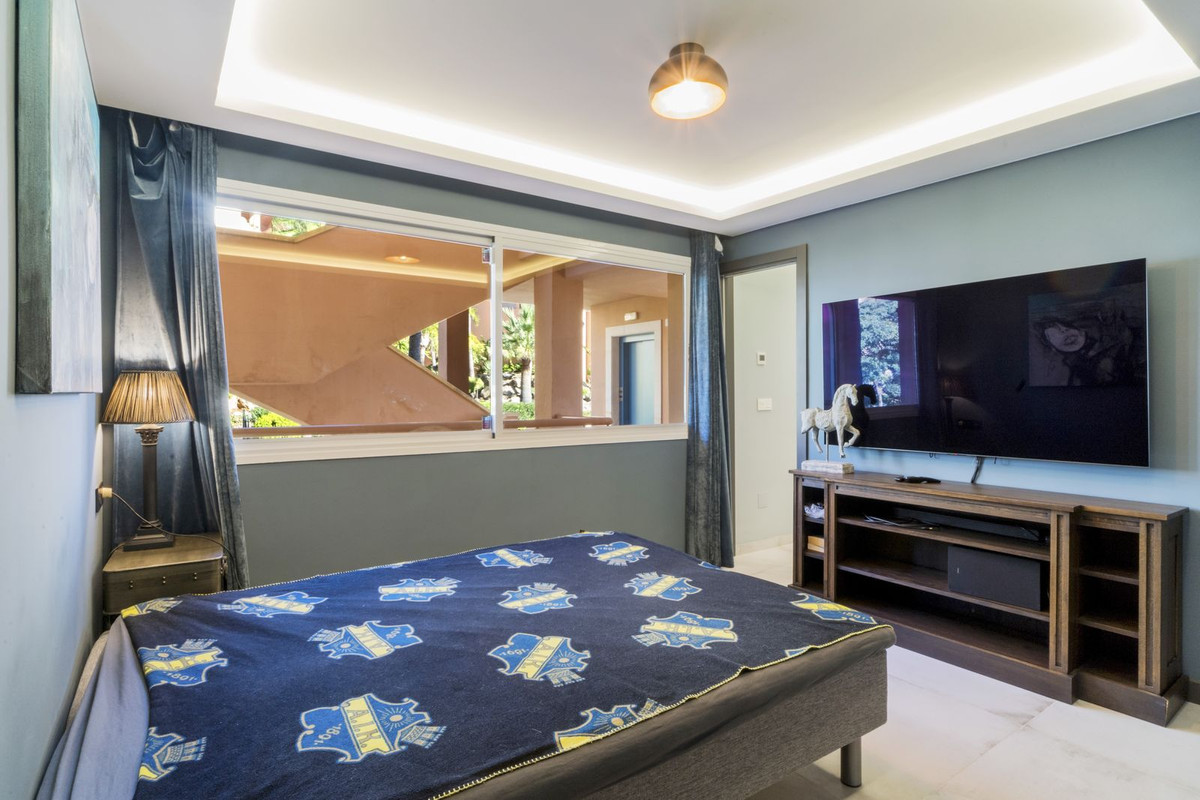 4 Bed Apartment for sale in Nueva Andalucía Costa Del Sol, Málaga, Spain