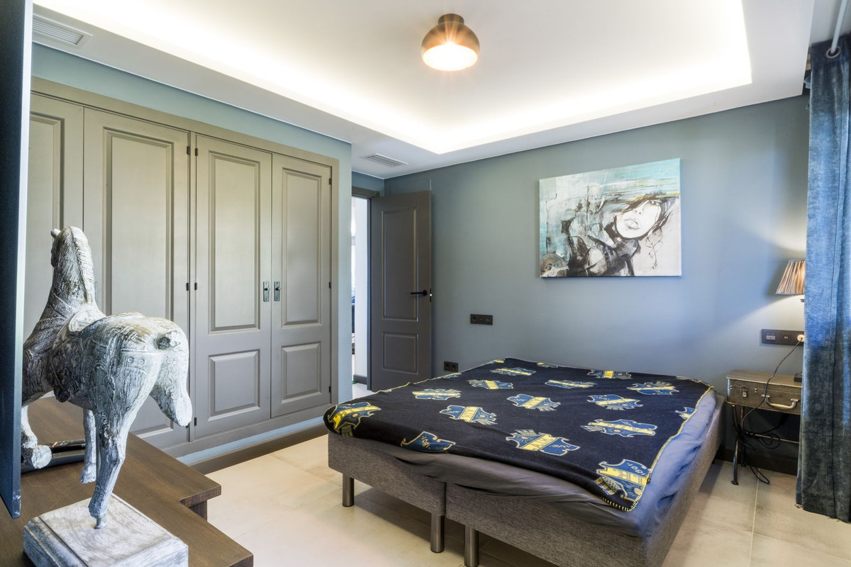4 Bed Apartment for sale in Nueva Andalucía Costa Del Sol, Málaga, Spain