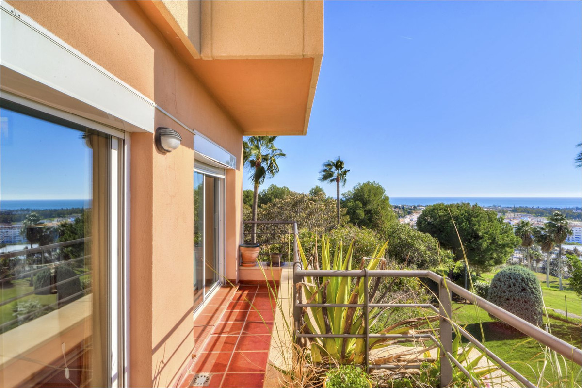 4 Bed Apartment for sale in Nueva Andalucía Costa Del Sol, Málaga, Spain