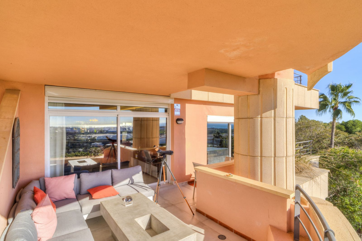 4 Bed Apartment for sale in Nueva Andalucía Costa Del Sol, Málaga, Spain