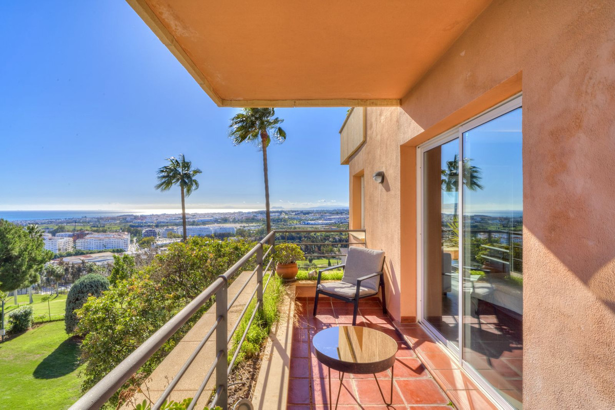 4 Bed Apartment for sale in Nueva Andalucía Costa Del Sol, Málaga, Spain