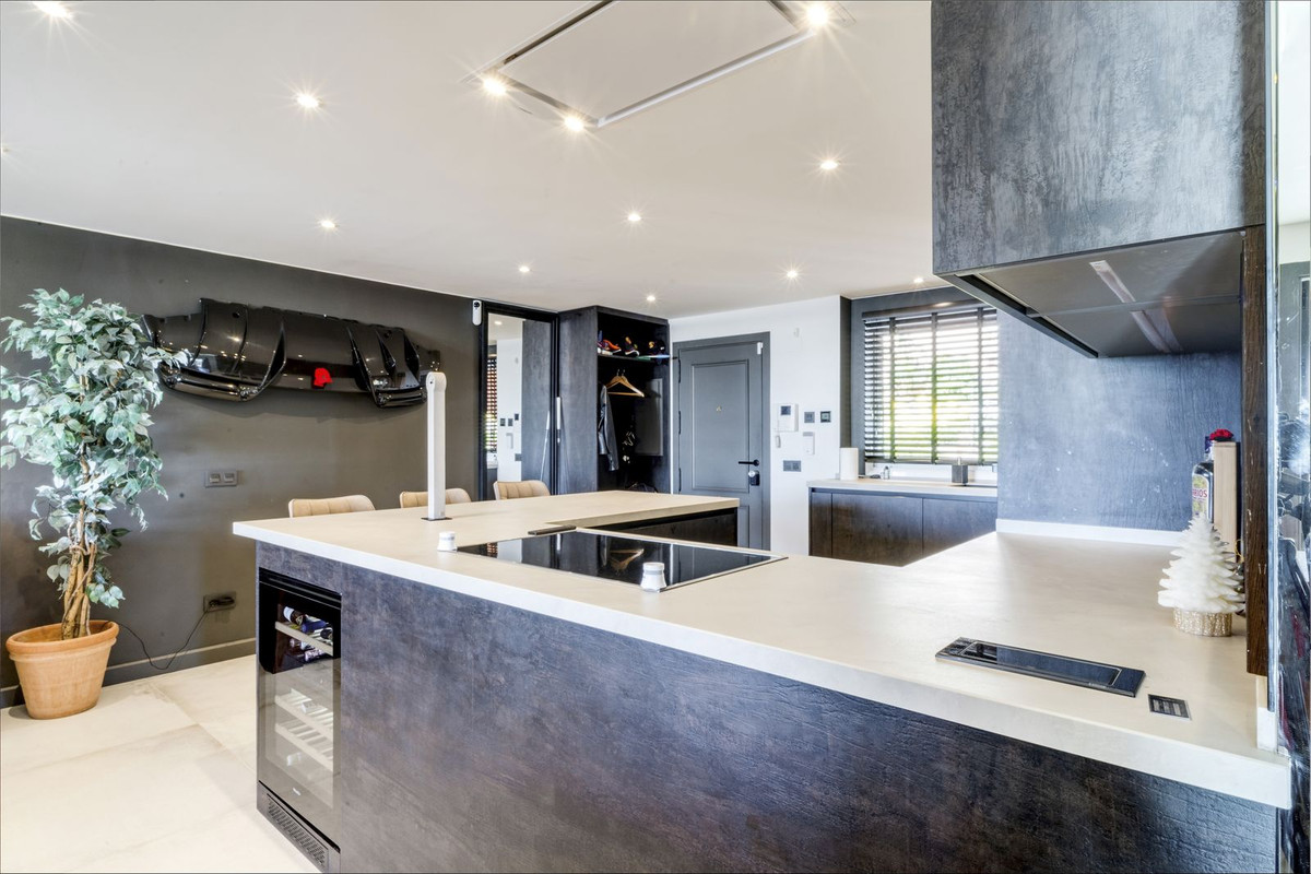 4 Bed Apartment for sale in Nueva Andalucía Costa Del Sol, Málaga, Spain