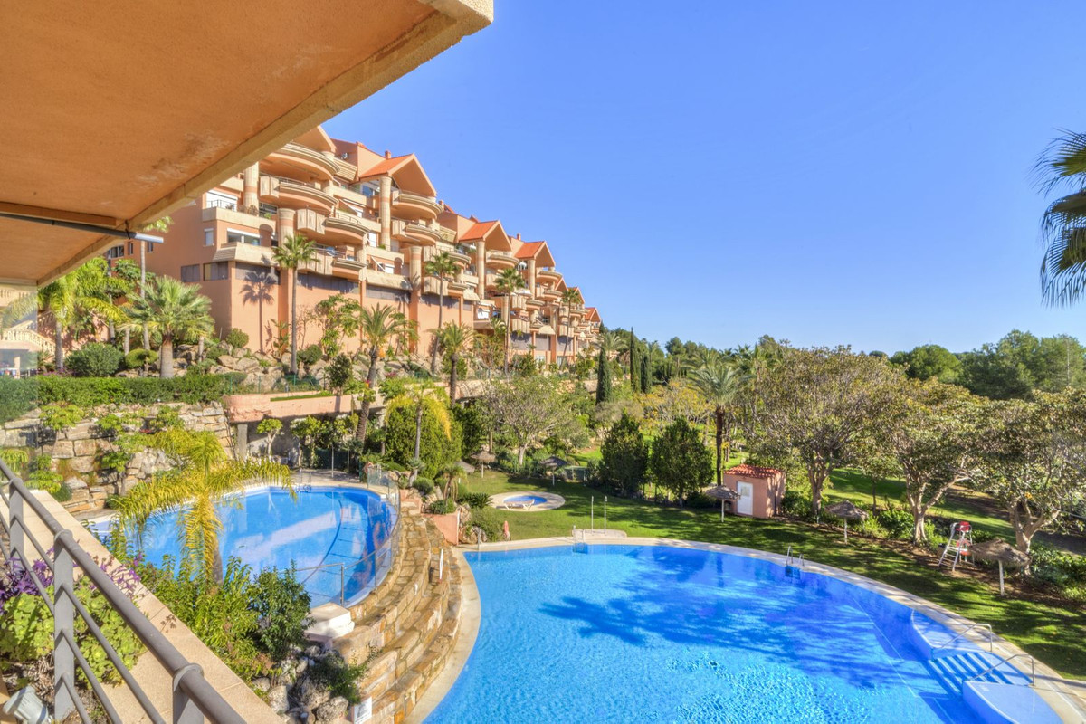 4 Bed Apartment for sale in Nueva Andalucía Costa Del Sol, Málaga, Spain