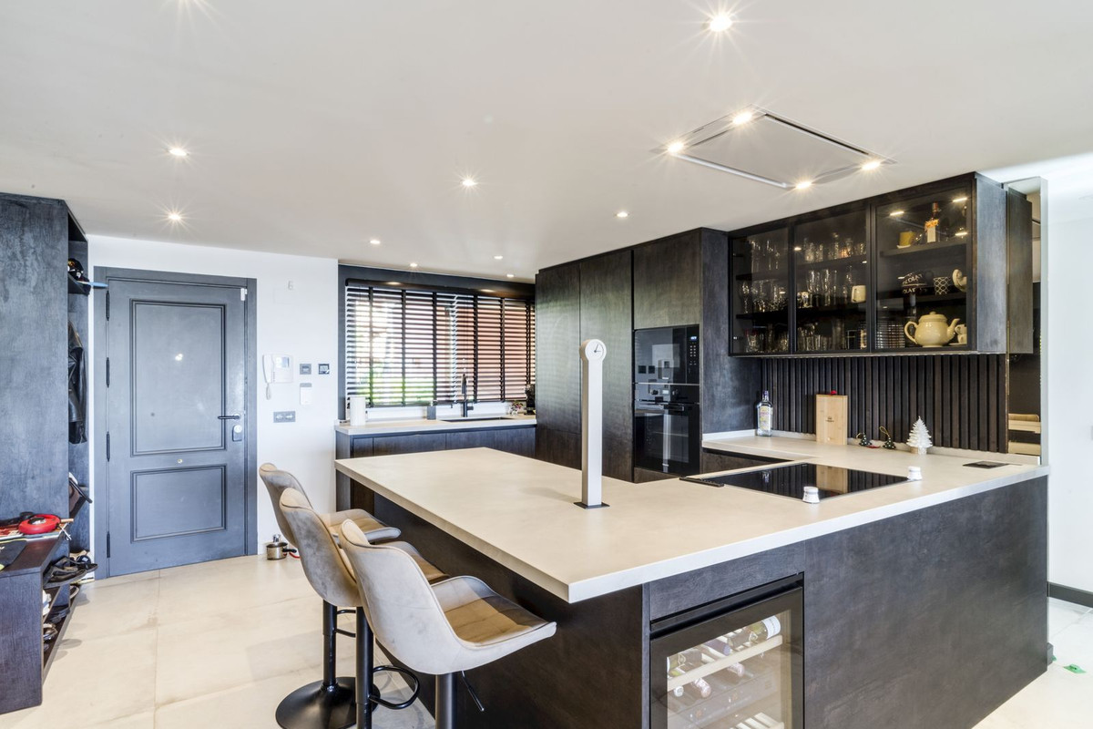 4 Bed Apartment for sale in Nueva Andalucía Costa Del Sol, Málaga, Spain