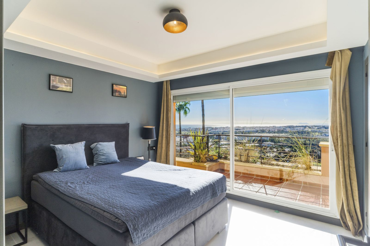 4 Bed Apartment for sale in Nueva Andalucía Costa Del Sol, Málaga, Spain