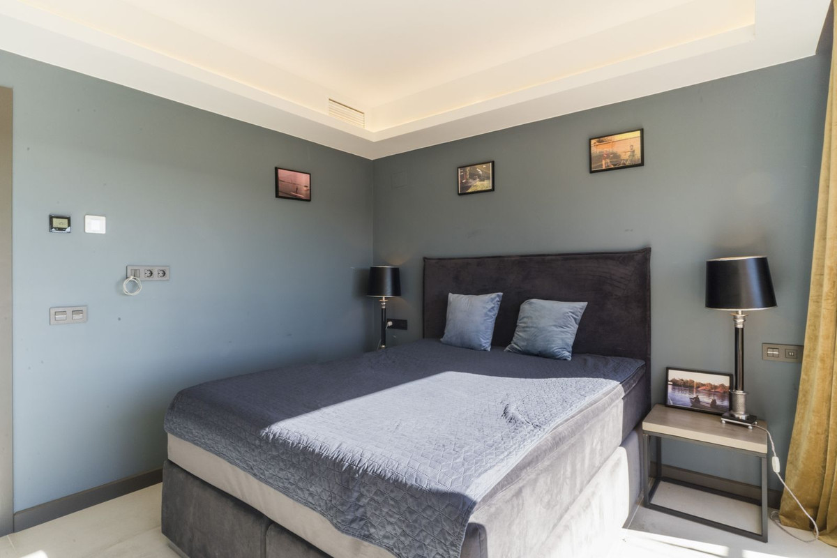 4 Bed Apartment for sale in Nueva Andalucía Costa Del Sol, Málaga, Spain