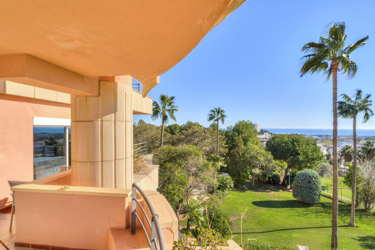 4 Bed Apartment for sale in Nueva Andalucía Costa Del Sol, Málaga, Spain