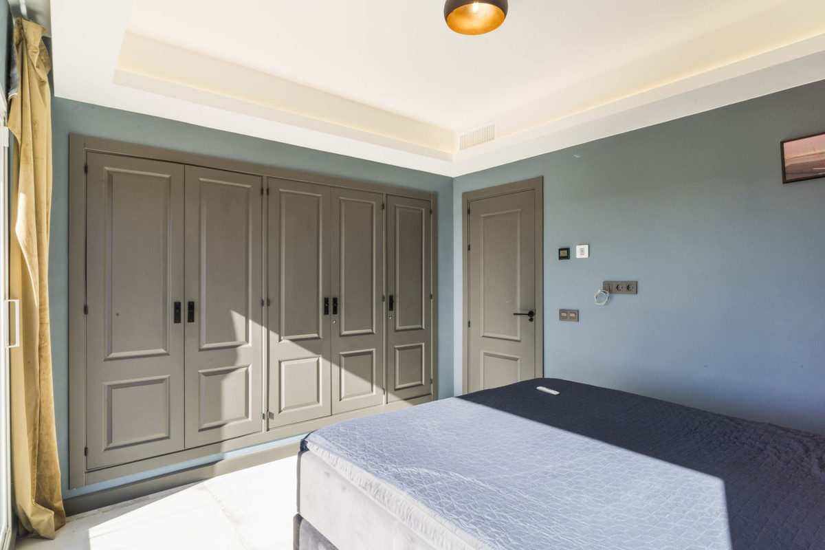 4 Bed Apartment for sale in Nueva Andalucía Costa Del Sol, Málaga, Spain