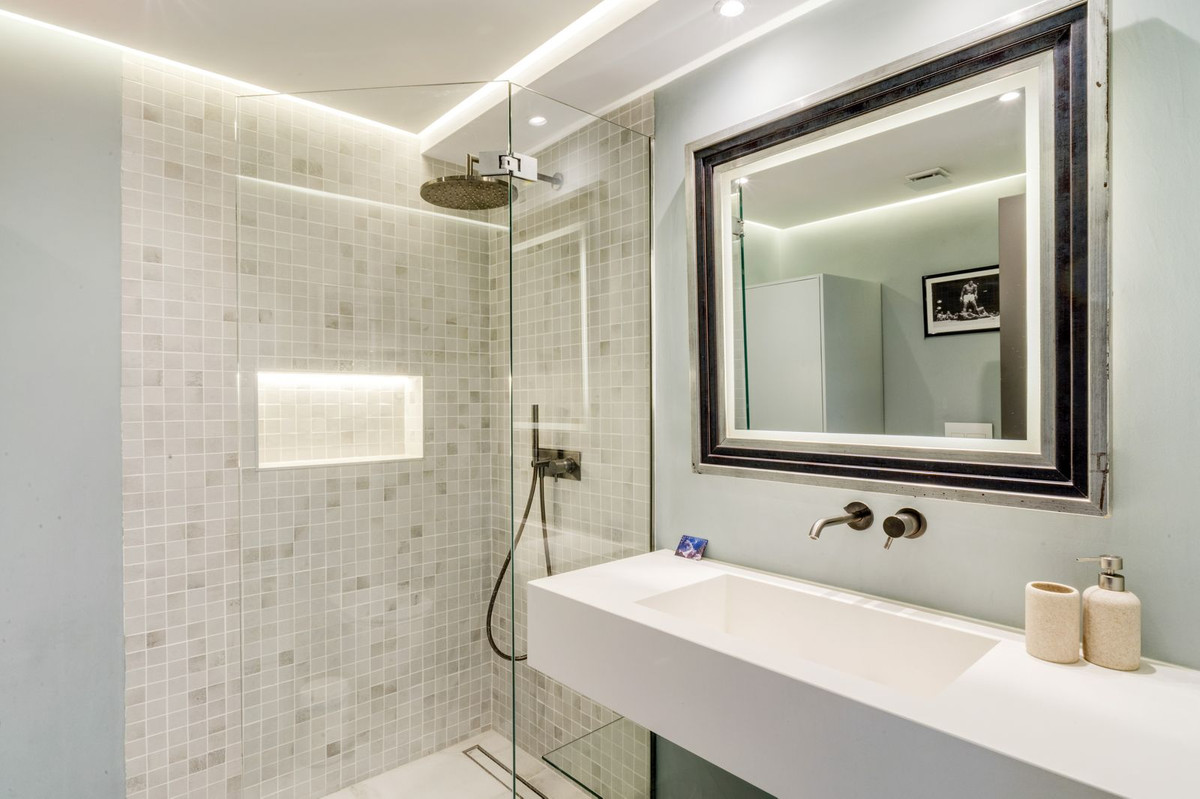 4 Bed Apartment for sale in Nueva Andalucía Costa Del Sol, Málaga, Spain