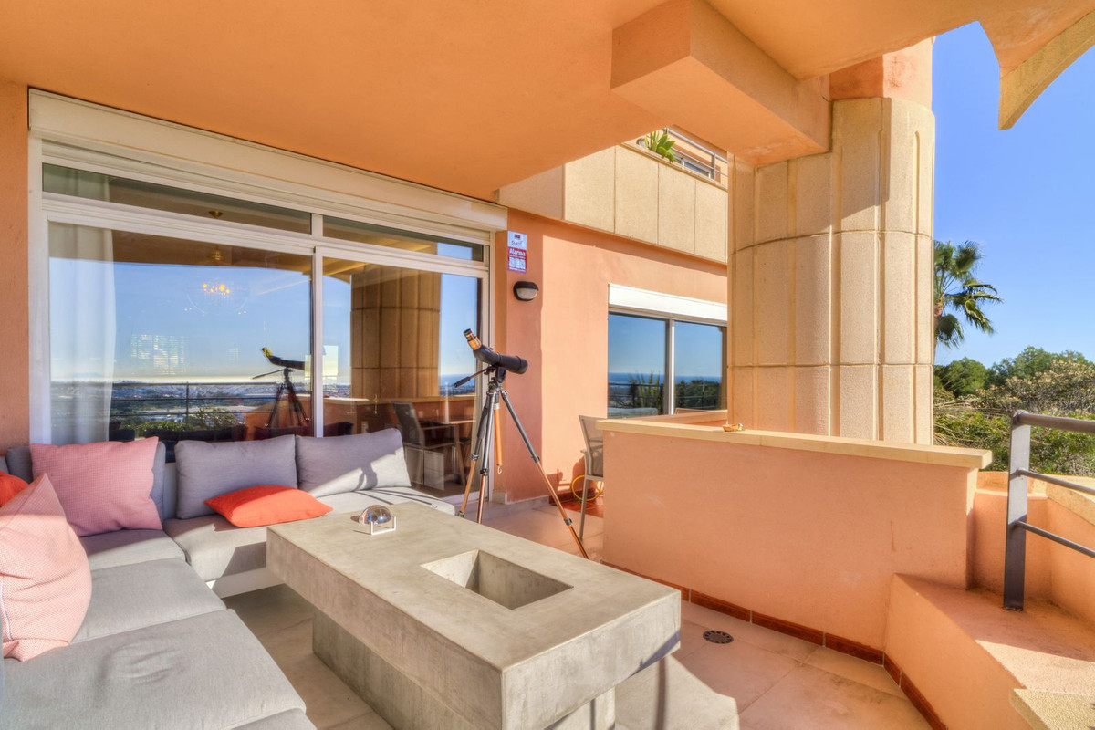 4 Bed Apartment for sale in Nueva Andalucía Costa Del Sol, Málaga, Spain