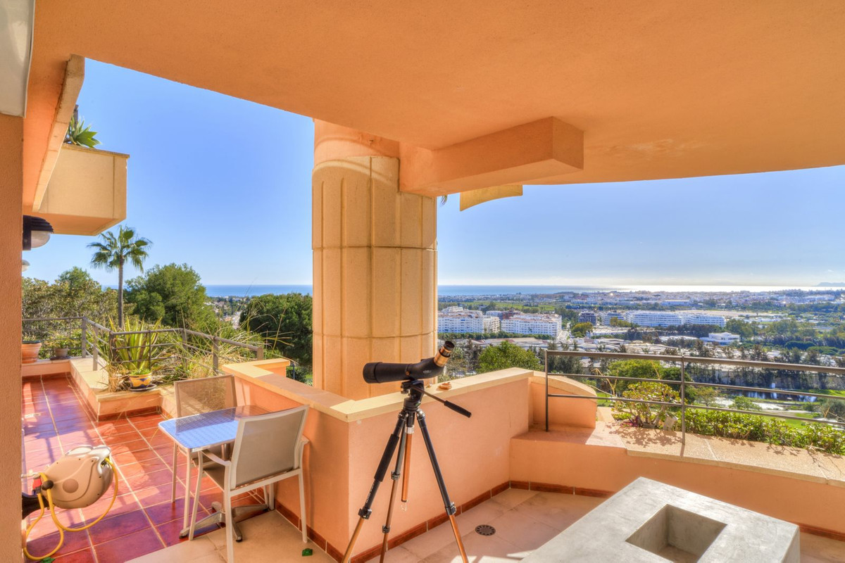 4 Bed Apartment for sale in Nueva Andalucía Costa Del Sol, Málaga, Spain