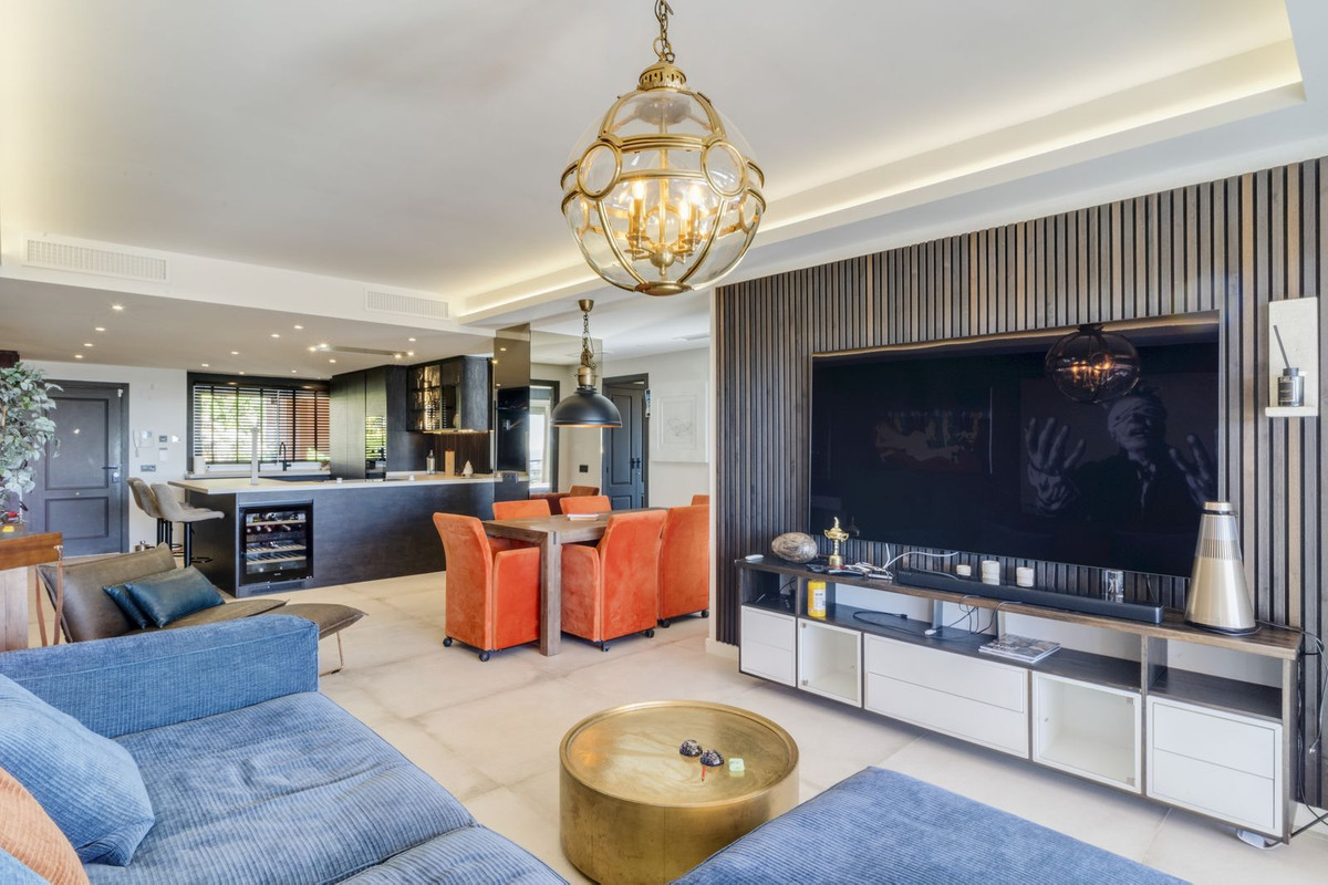 4 Bed Apartment for sale in Nueva Andalucía Costa Del Sol, Málaga, Spain