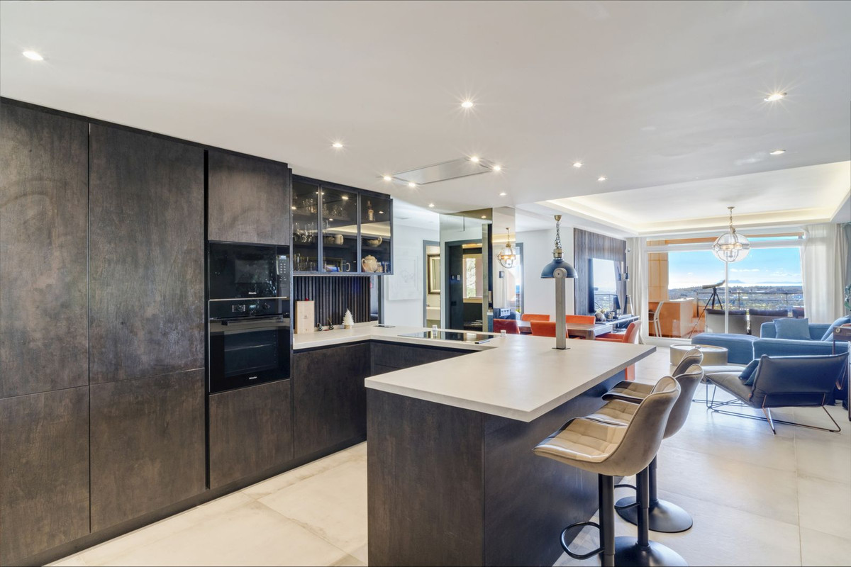 4 Bed Apartment for sale in Nueva Andalucía Costa Del Sol, Málaga, Spain