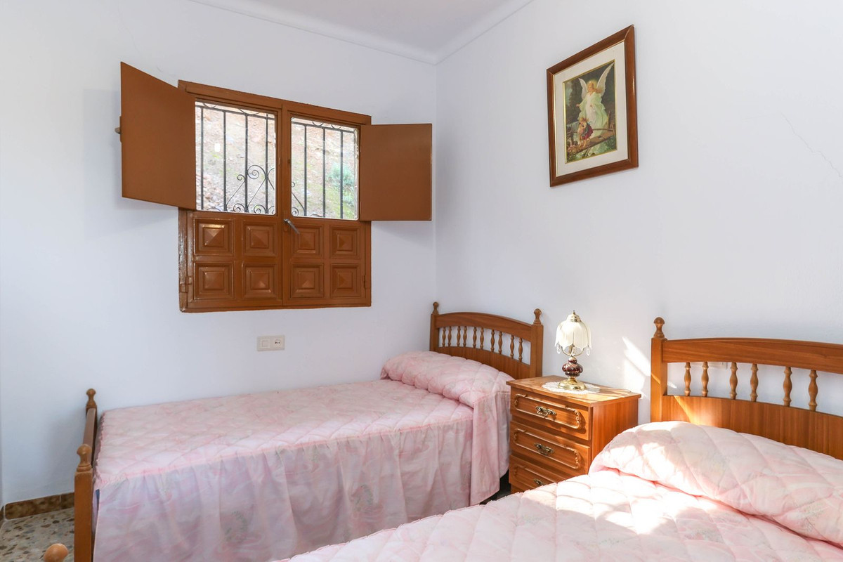 2 Bed Townhouse for sale in Guaro Costa Del Sol, Málaga, Spain