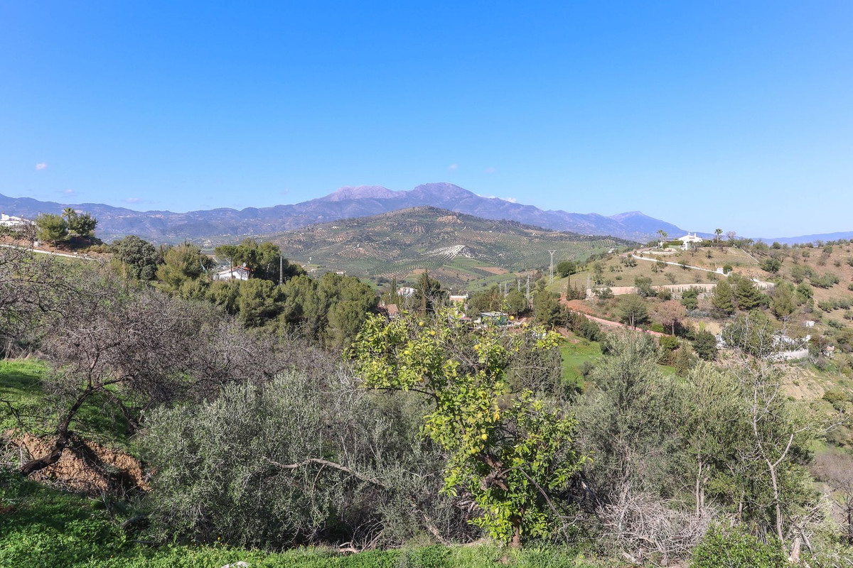 2 Bed Townhouse for sale in Guaro Costa Del Sol, Málaga, Spain