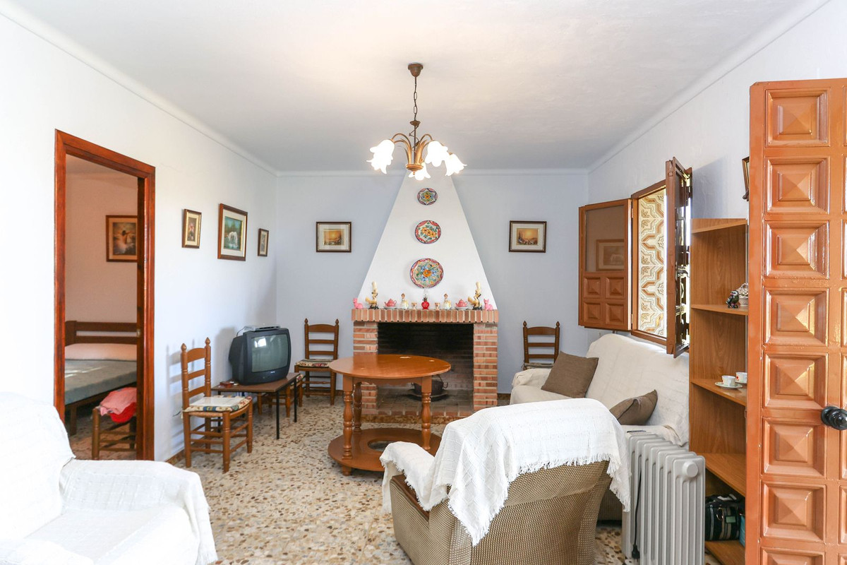 2 Bed Townhouse for sale in Guaro Costa Del Sol, Málaga, Spain