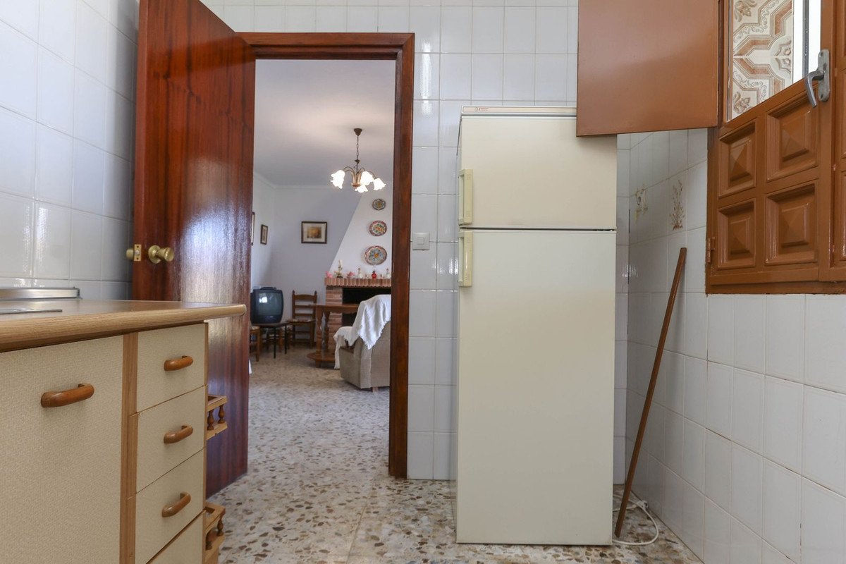 2 Bed Townhouse for sale in Guaro Costa Del Sol, Málaga, Spain