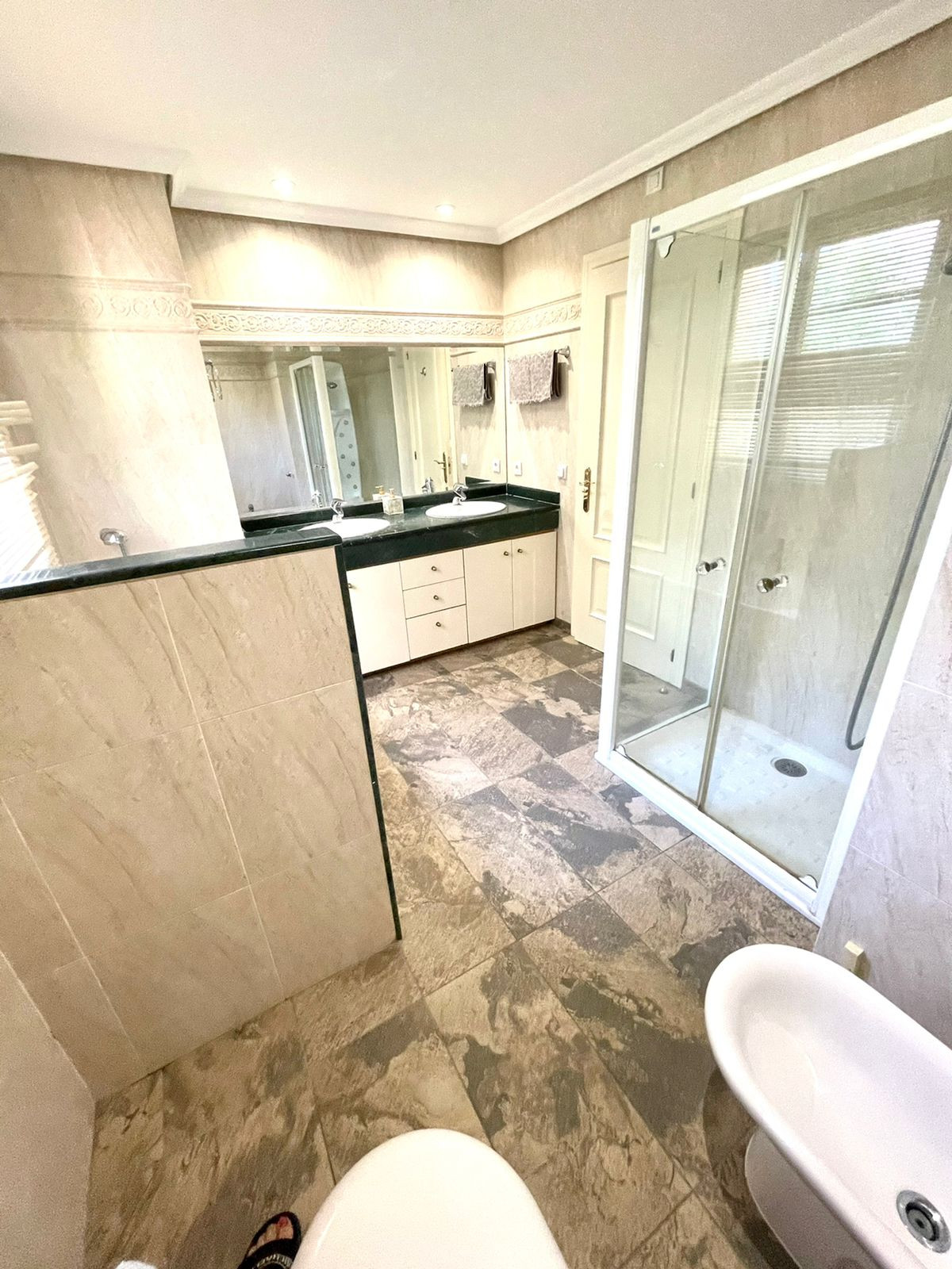 2 Bed Apartment for sale in Benahavís Costa Del Sol, Málaga, Spain