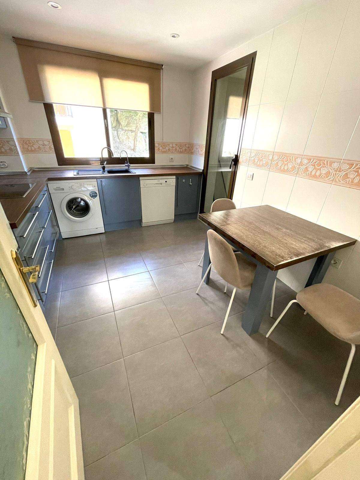 2 Bed Apartment for sale in Benahavís Costa Del Sol, Málaga, Spain