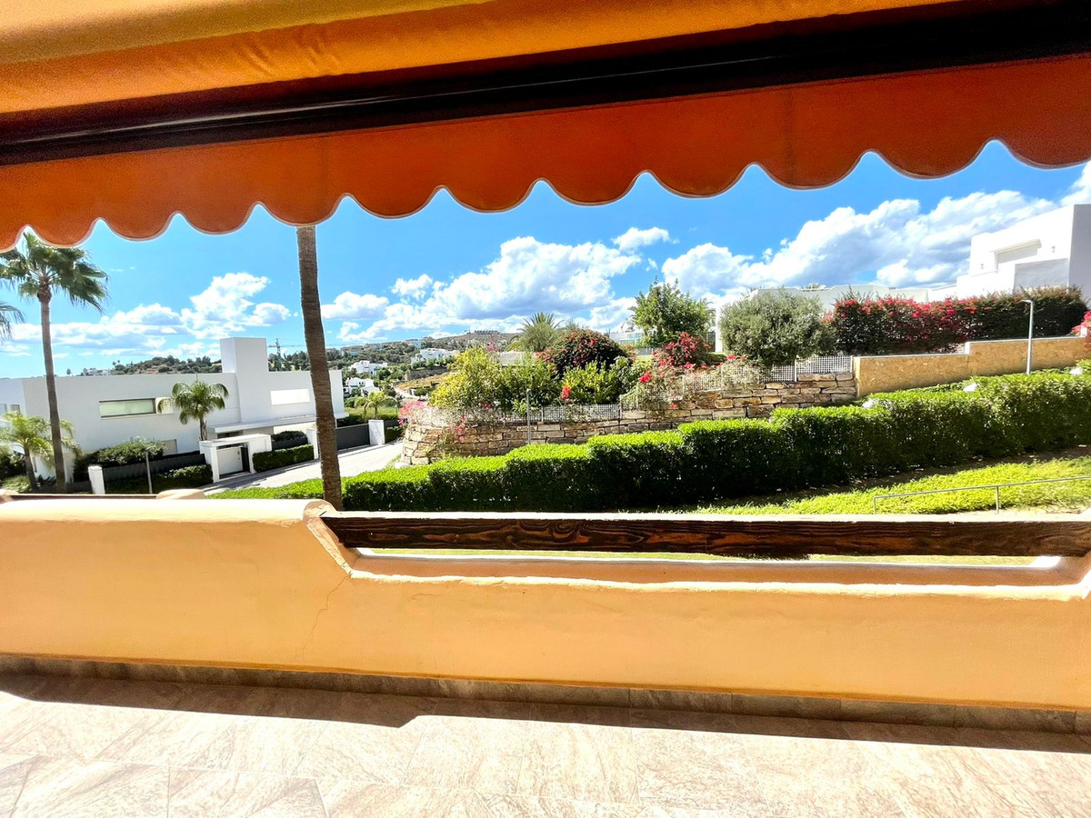 2 Bed Apartment for sale in Benahavís Costa Del Sol, Málaga, Spain