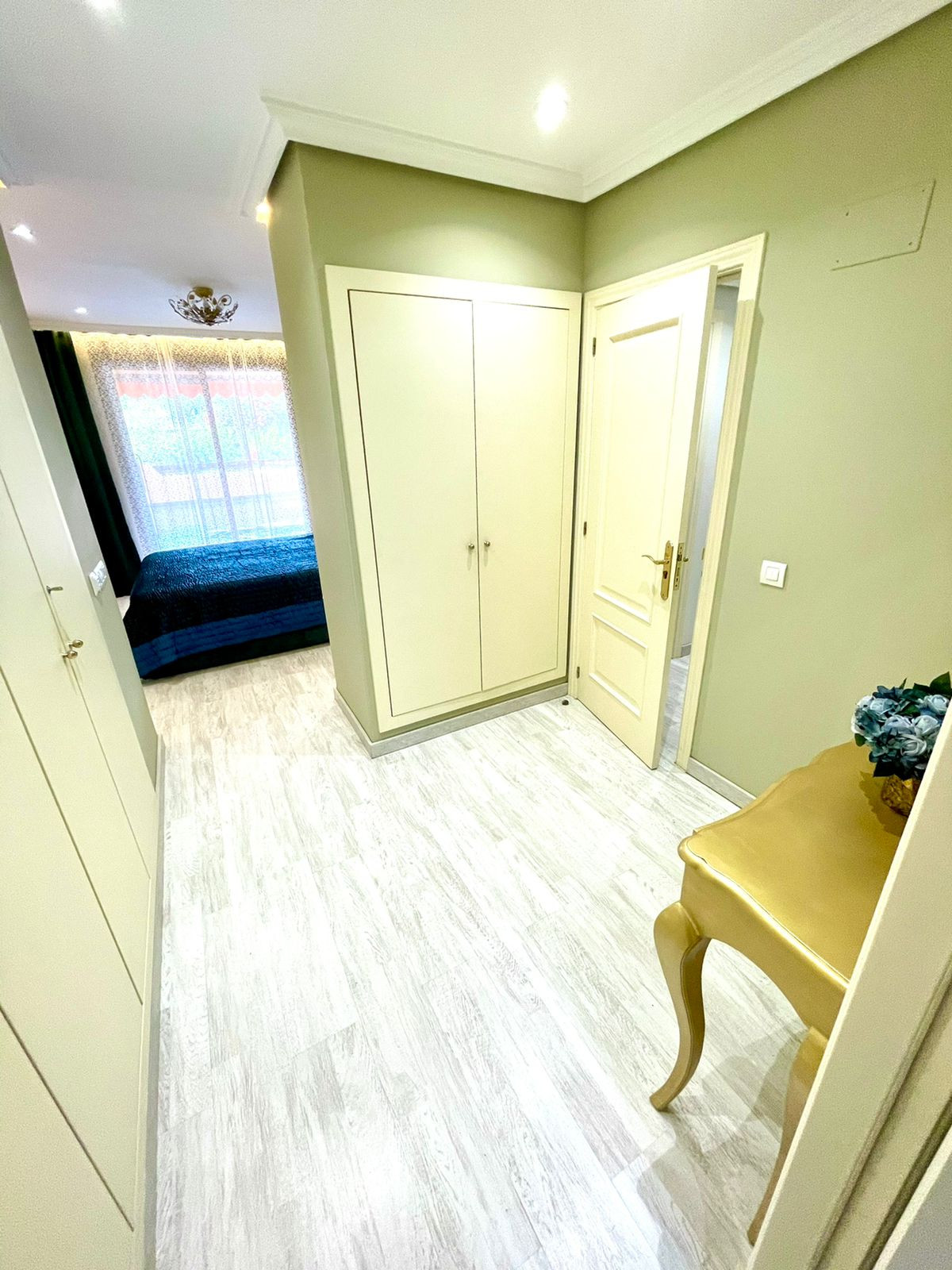 2 Bed Apartment for sale in Benahavís Costa Del Sol, Málaga, Spain