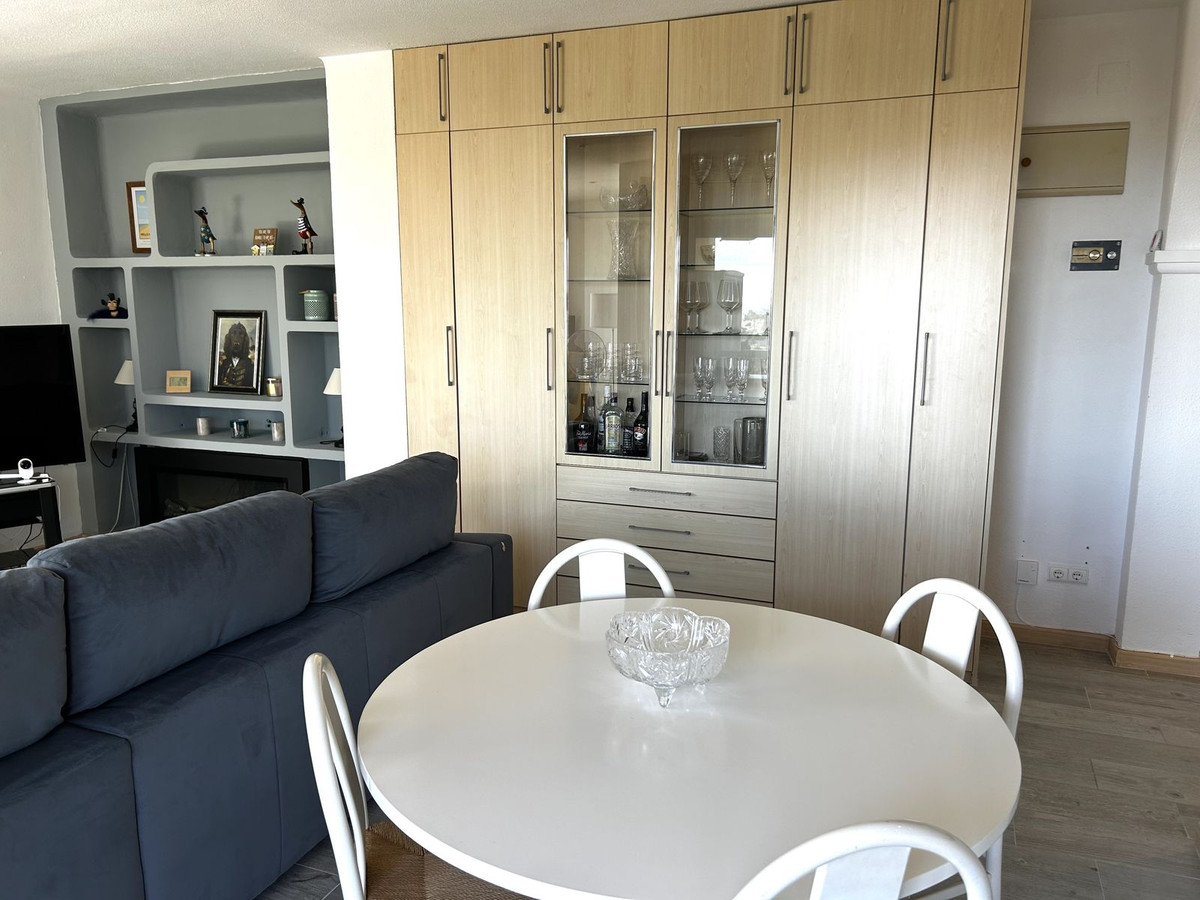 Se vende Apartamento Planta Media de 2 dormitorios en Costa Del Sol, Málaga, España