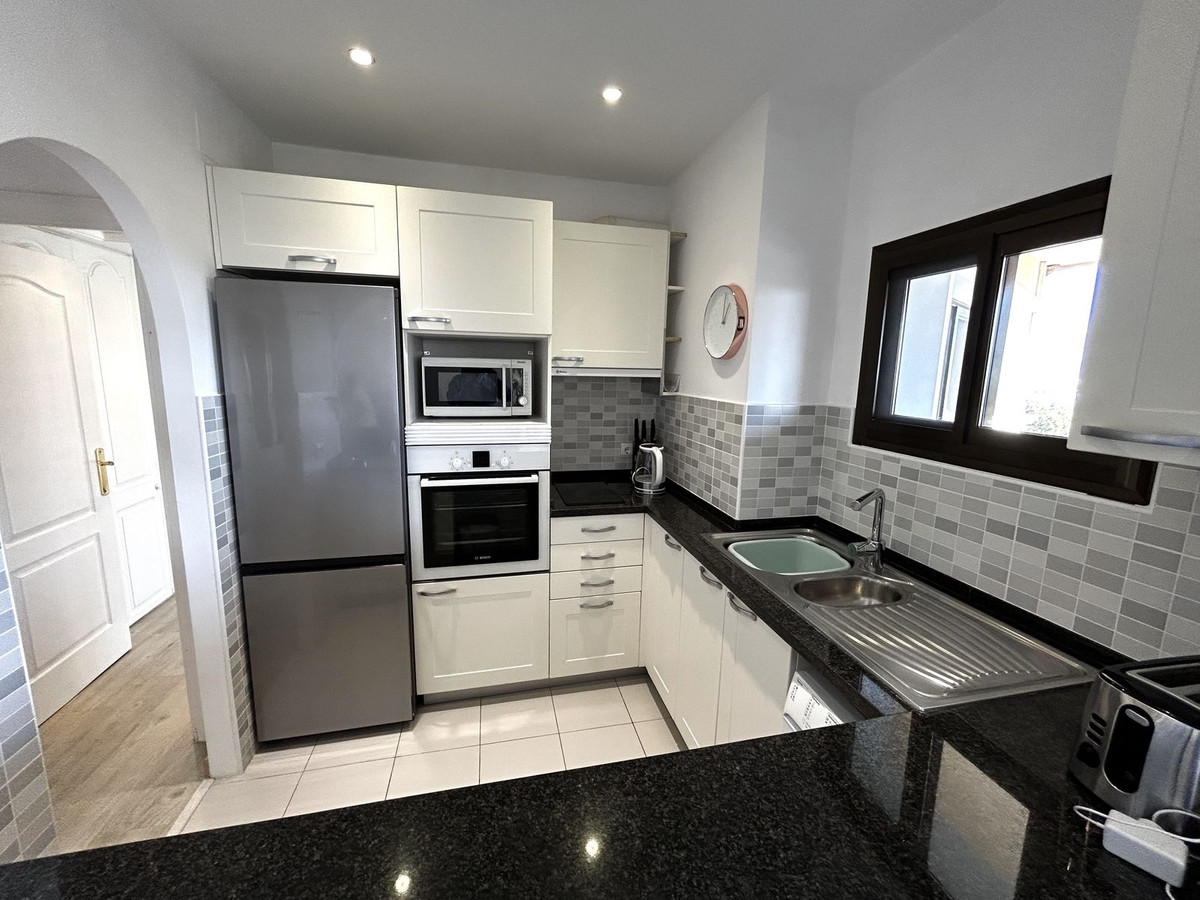Se vende Apartamento Planta Media de 2 dormitorios en Costa Del Sol, Málaga, España