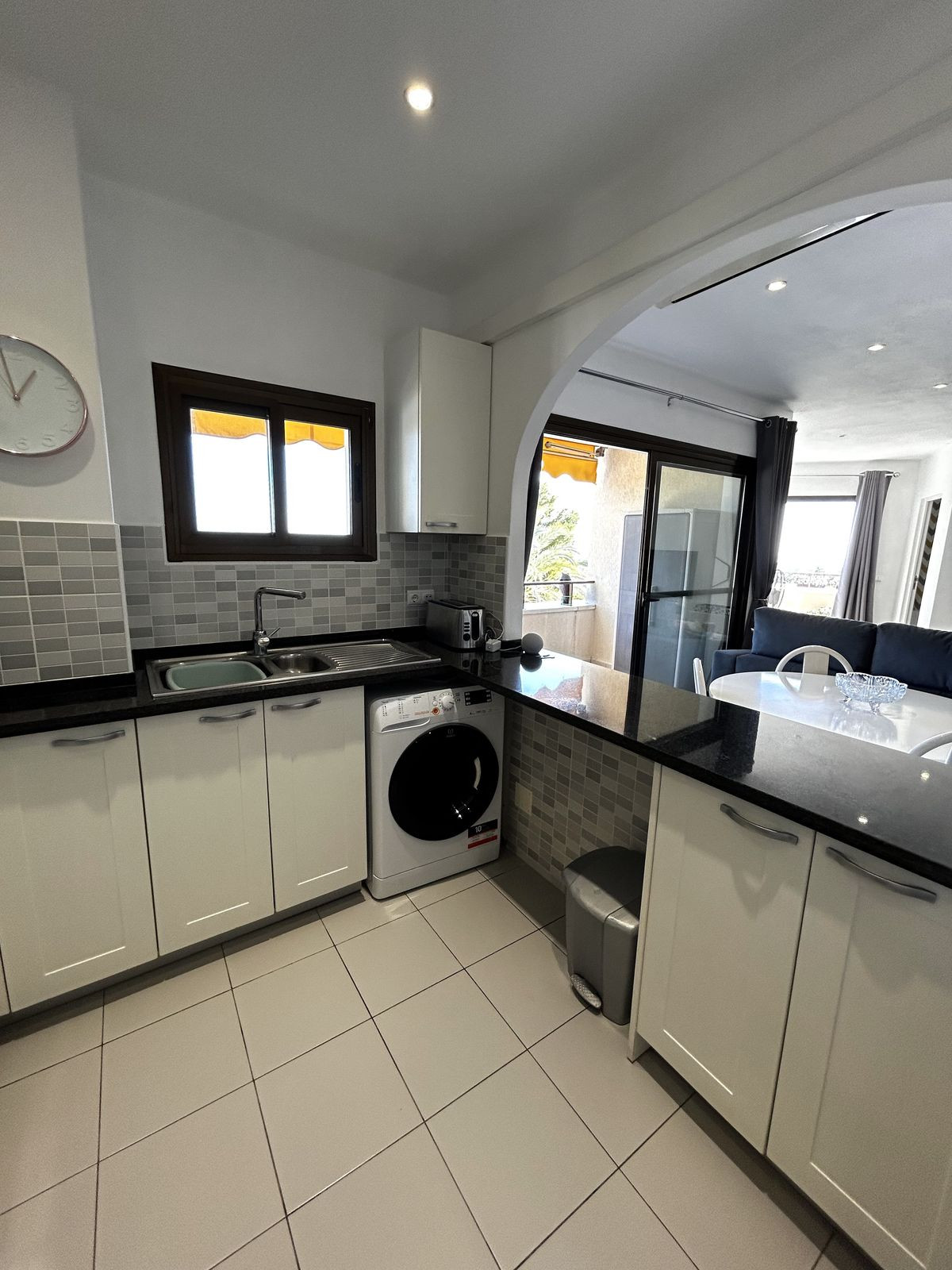 Se vende Apartamento Planta Media de 2 dormitorios en Costa Del Sol, Málaga, España