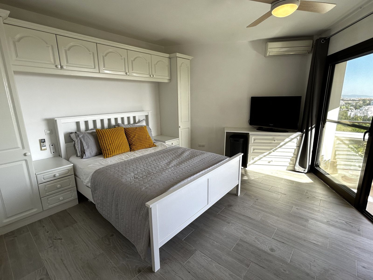Se vende Apartamento Planta Media de 2 dormitorios en Costa Del Sol, Málaga, España