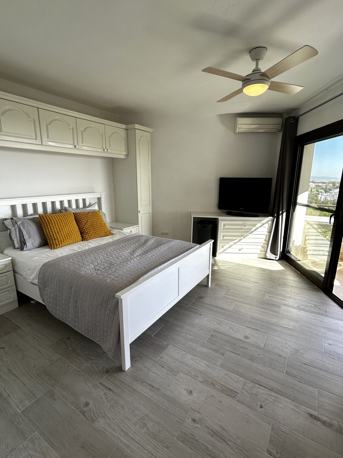 Se vende Apartamento Planta Media de 2 dormitorios en Costa Del Sol, Málaga, España