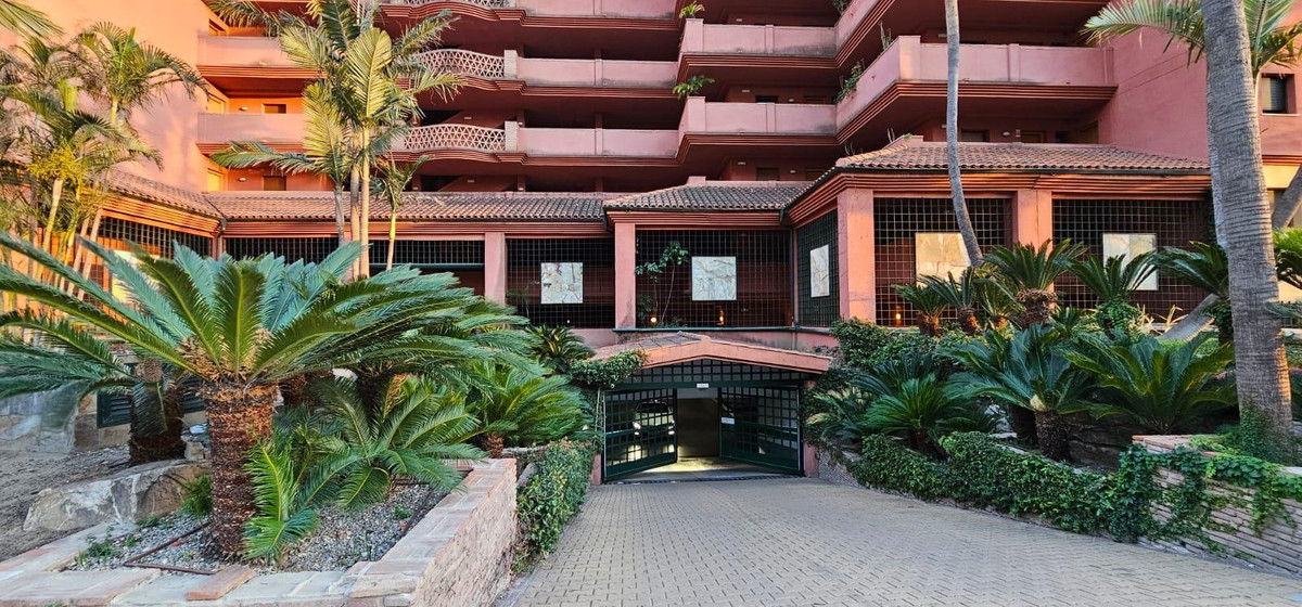 3 Bed Apartment for sale in Benalmadena Costa Del Sol, Málaga, Spain