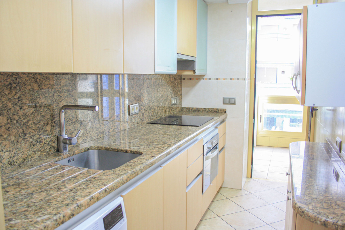 Se vende Apartamento Planta Media de 2 dormitorios en Costa Del Sol, Málaga, España