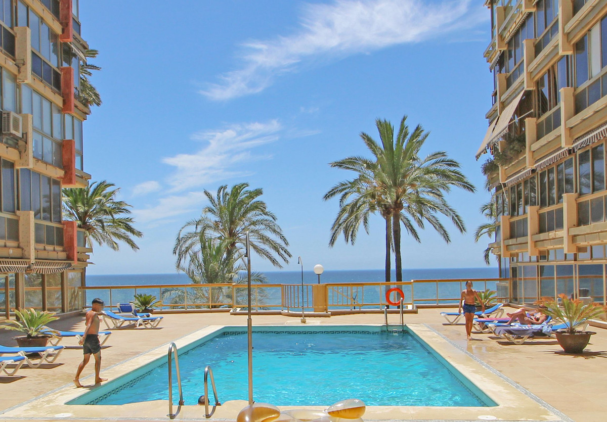 Se vende Apartamento Planta Media de 2 dormitorios en Costa Del Sol, Málaga, España