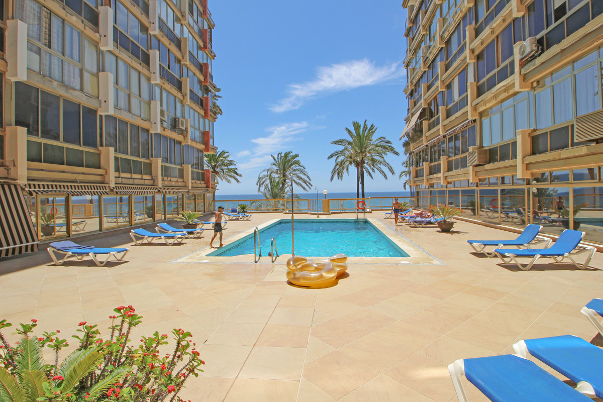 Se vende Apartamento Planta Media de 2 dormitorios en Costa Del Sol, Málaga, España