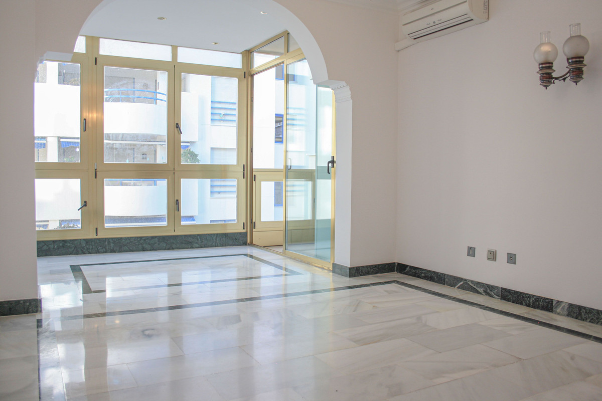 Se vende Apartamento Planta Media de 2 dormitorios en Costa Del Sol, Málaga, España