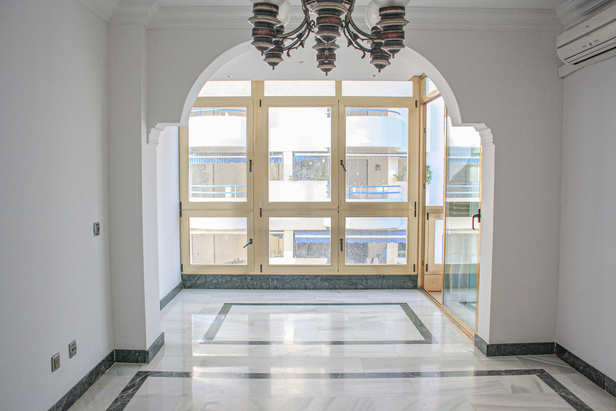 Se vende Apartamento Planta Media de 2 dormitorios en Costa Del Sol, Málaga, España