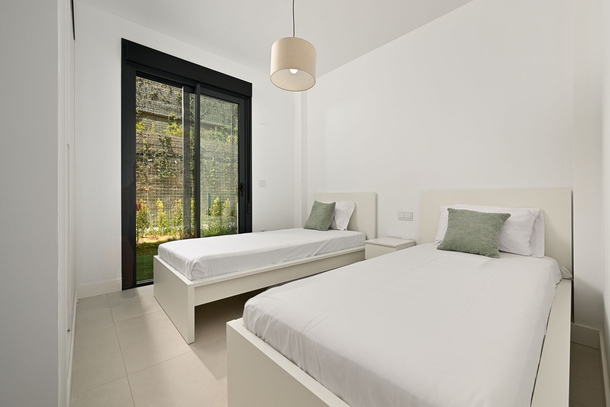 3 Bed Apartment for sale in Fuengirola Costa Del Sol, Málaga, Spain