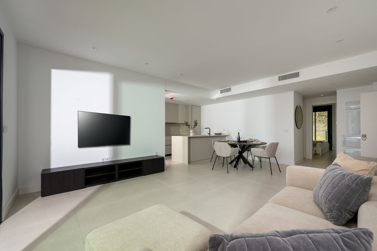 3 Bed Apartment for sale in Fuengirola Costa Del Sol, Málaga, Spain
