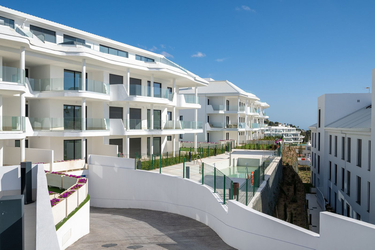 3 Bed Apartment for sale in Fuengirola Costa Del Sol, Málaga, Spain