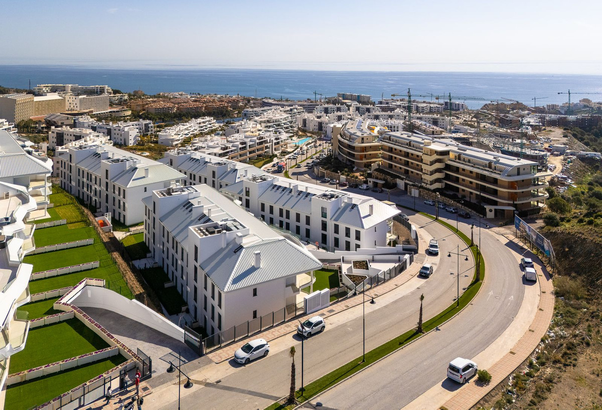 3 Bed Apartment for sale in Fuengirola Costa Del Sol, Málaga, Spain