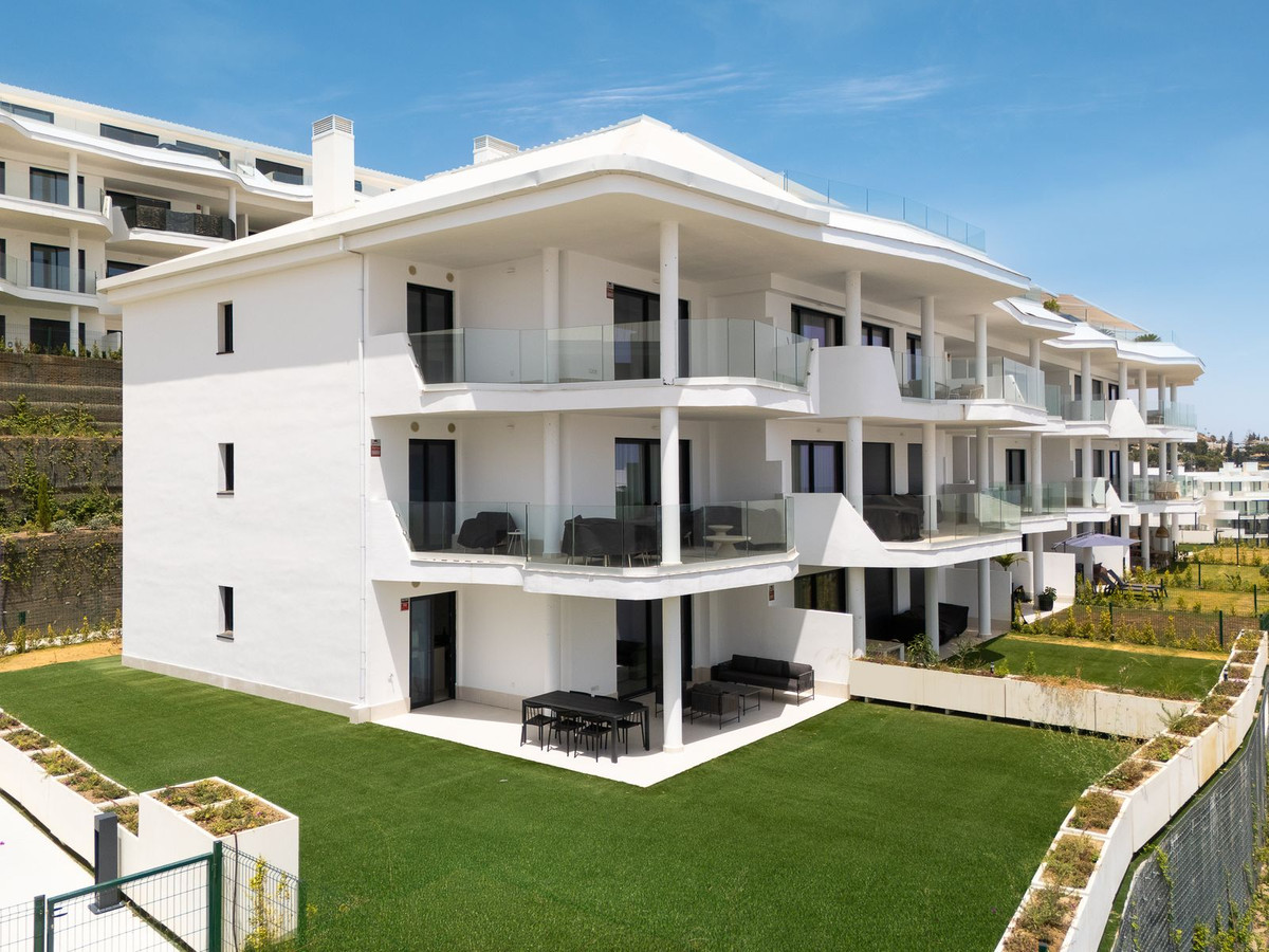 3 Bed Apartment for sale in Fuengirola Costa Del Sol, Málaga, Spain