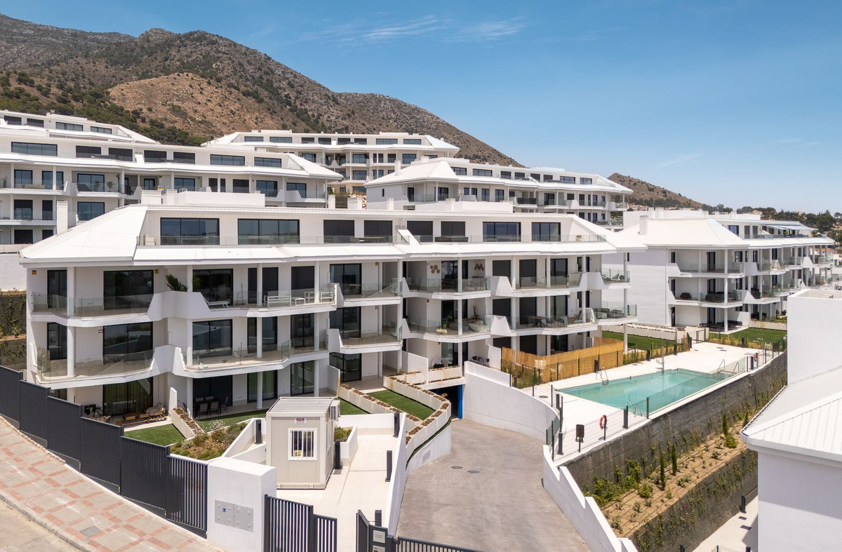 3 Bed Apartment for sale in Fuengirola Costa Del Sol, Málaga, Spain