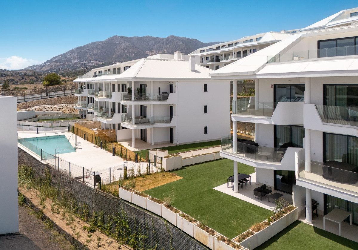 3 Bed Apartment for sale in Fuengirola Costa Del Sol, Málaga, Spain