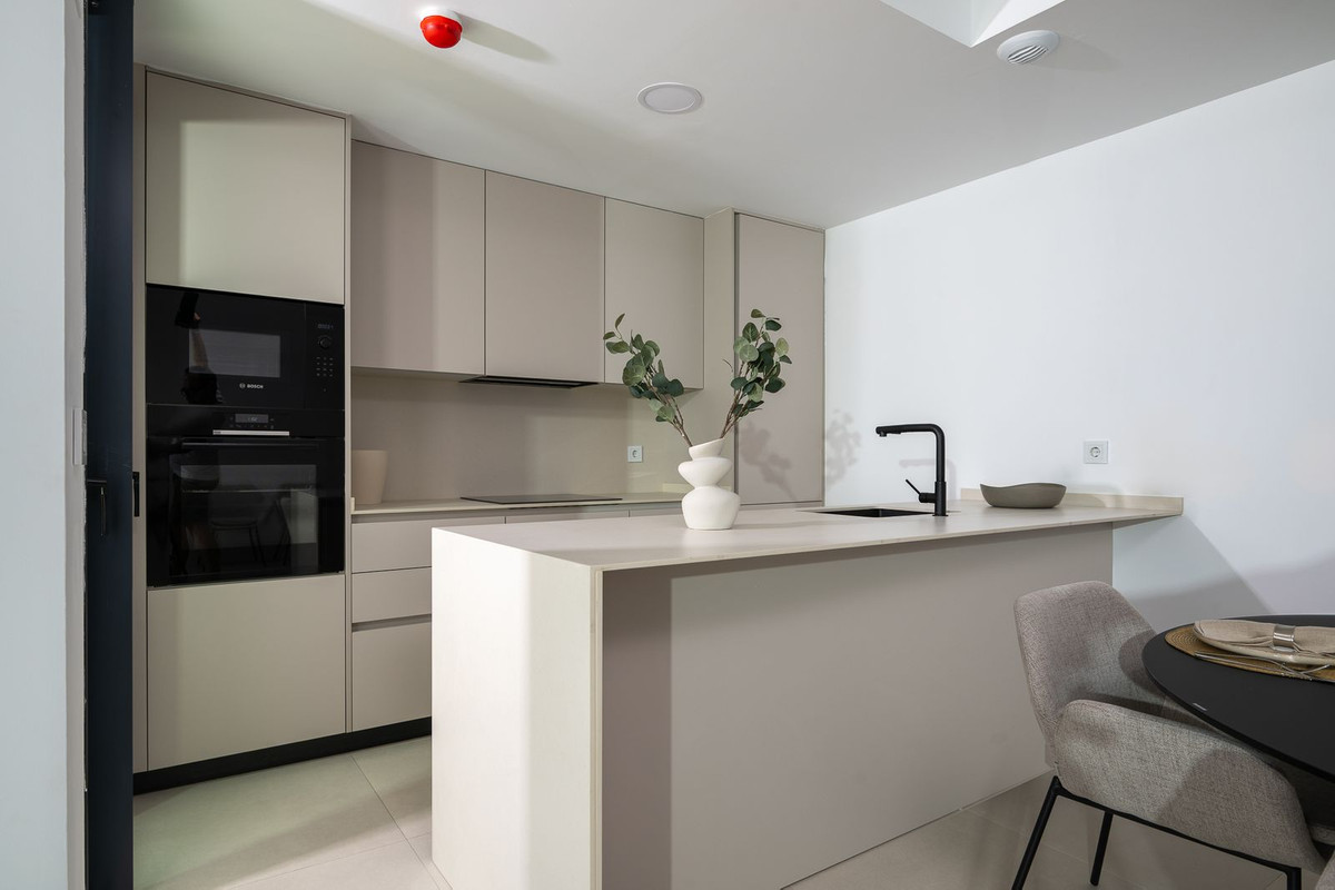 3 Bed Apartment for sale in Fuengirola Costa Del Sol, Málaga, Spain