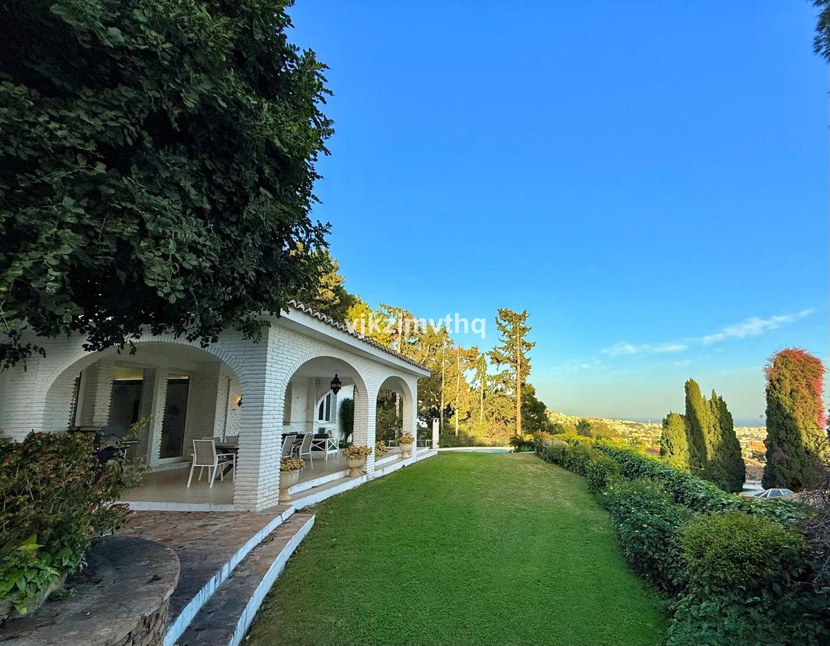 6 Bed Townhouse for sale in Benalmadena Pueblo Costa Del Sol, Málaga, Spain