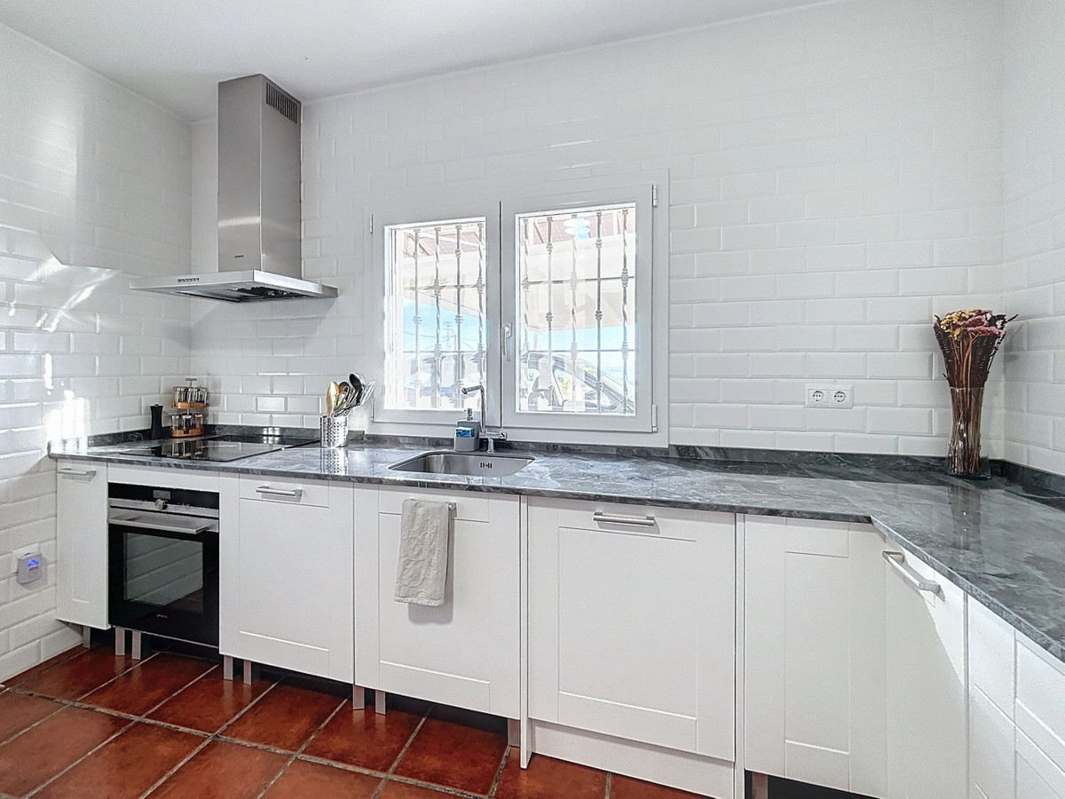 4 Bed Townhouse for sale in Almayate Costa Del Sol East, Málaga, Spain