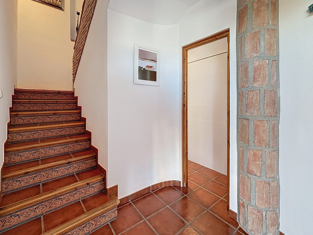 4 Bed Townhouse for sale in Almayate Costa Del Sol East, Málaga, Spain