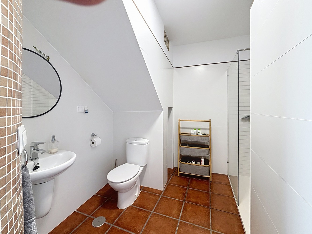 4 Bed Townhouse for sale in Almayate Costa Del Sol East, Málaga, Spain