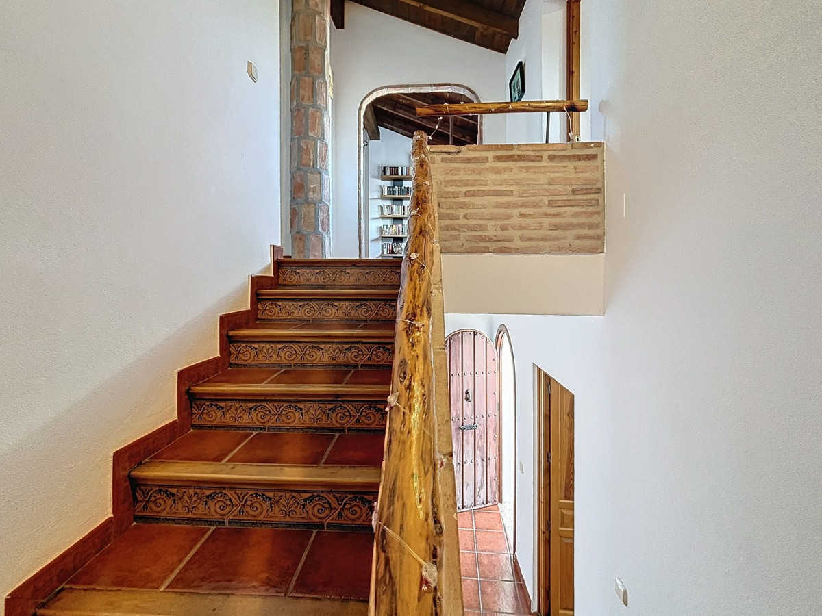 4 Bed Townhouse for sale in Almayate Costa Del Sol East, Málaga, Spain